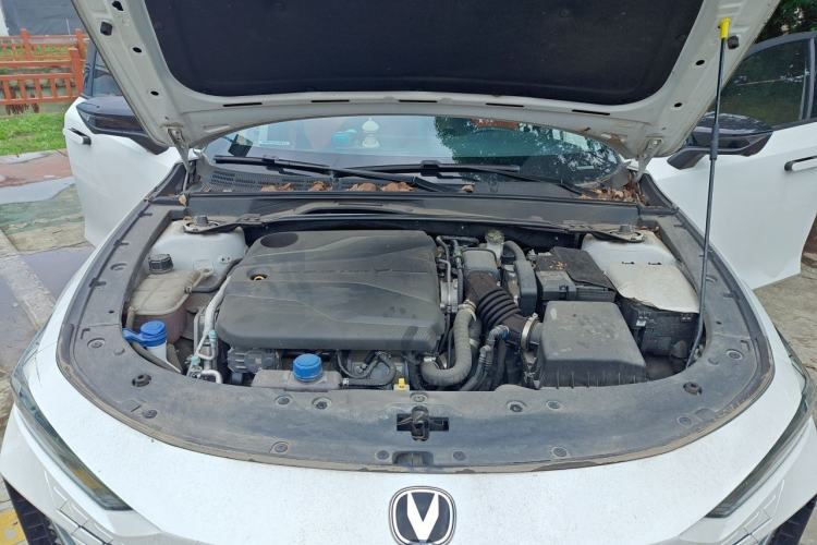 Used CHANGAN UNI-V 2022 1.5T Prestige Version Engine Bay
