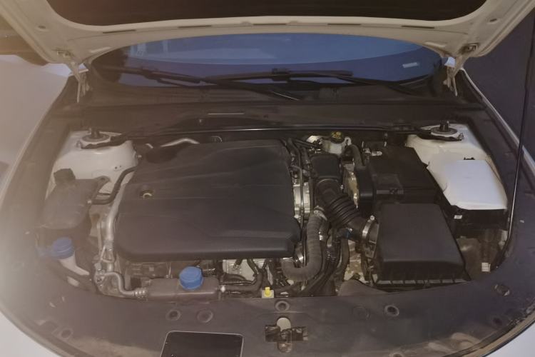 Used CHANGAN UNI-V 2022 1.5T Prestige Version Engine Bay