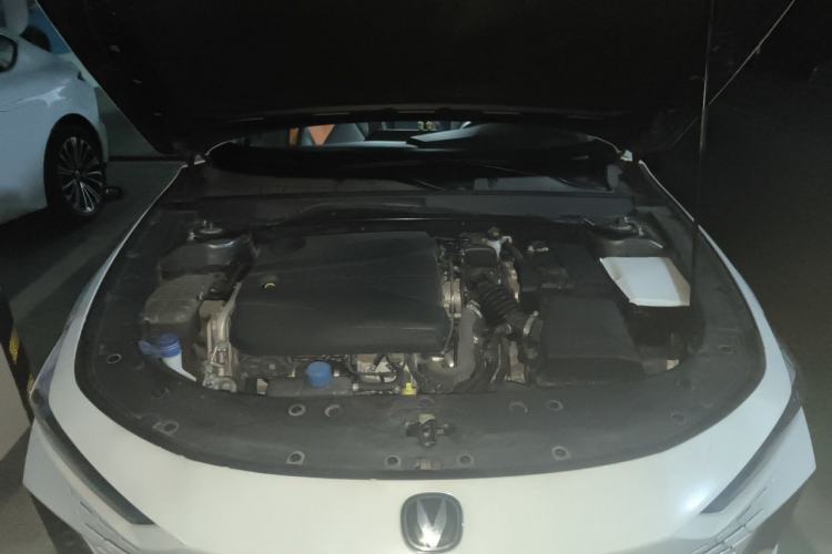 Used CHANGAN UNI-V 2022 1.5T Prestige Version Engine Bay