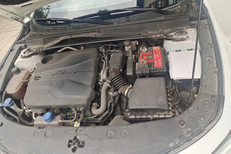 Used CHANGAN UNI-V 2022 1.5T Prestige Version Engine Bay