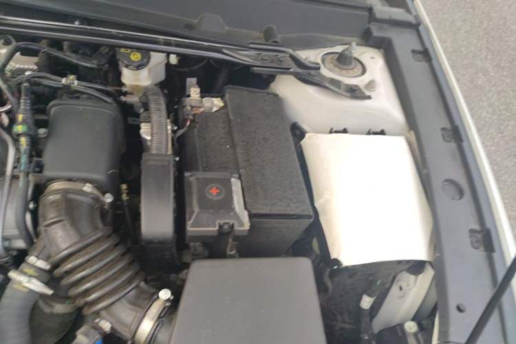 Used CHANGAN UNI-V 2022 1.5T Prestige Version Engine Bay Left