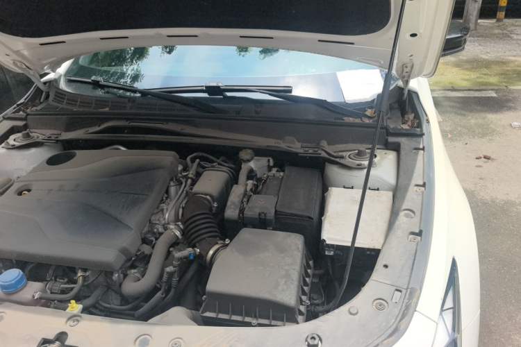 Used CHANGAN UNI-V 2022 1.5T Prestige Version Engine Bay Left