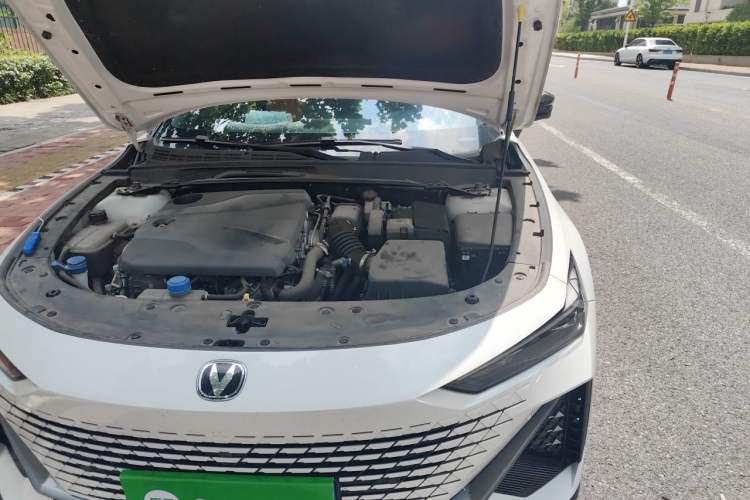 Used CHANGAN UNI-V 2022 1.5T Prestige Version Engine Bay Left