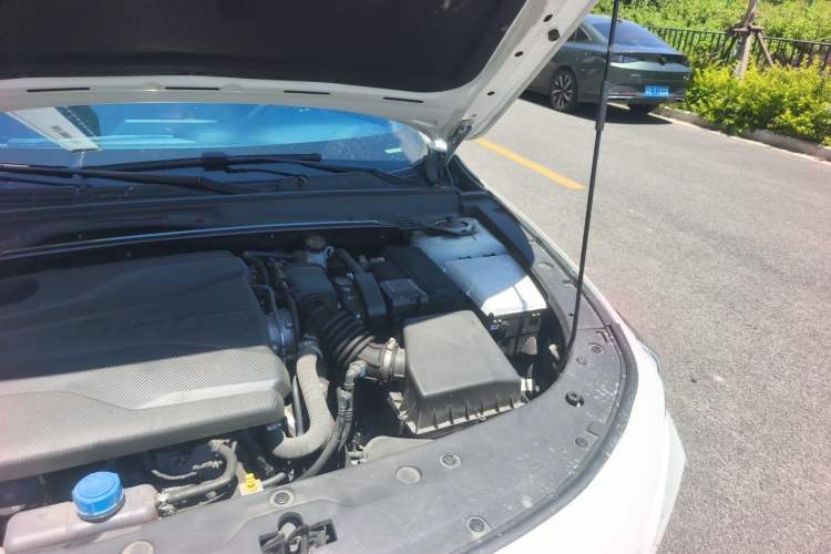 Used CHANGAN UNI-V 2022 1.5T Prestige Version Engine Bay Left