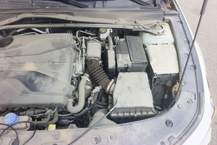 Used CHANGAN UNI-V 2022 1.5T Prestige Version Engine Bay Left