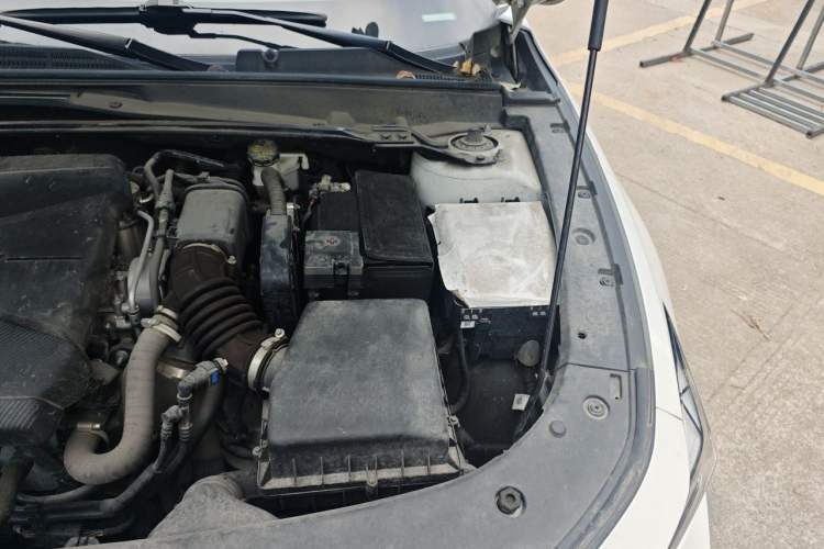 Used CHANGAN UNI-V 2022 1.5T Prestige Version Engine Bay Left