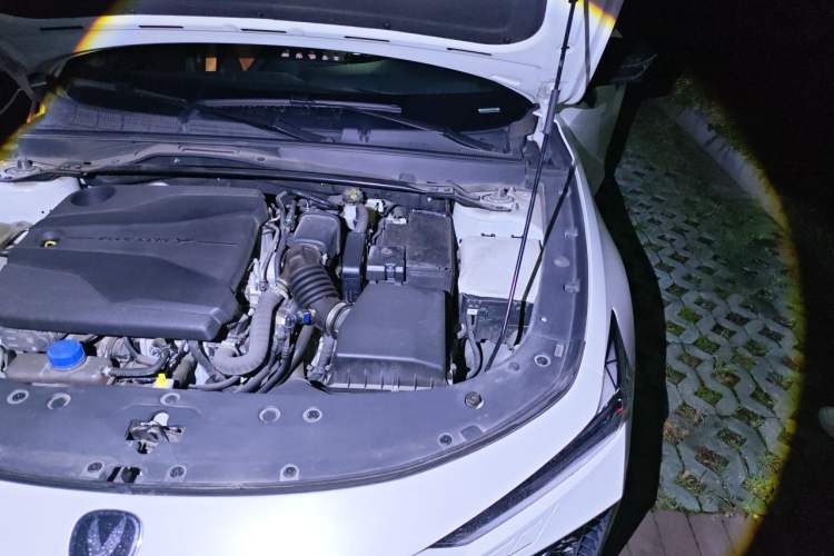 Used CHANGAN UNI-V 2022 1.5T Prestige Version Engine Bay Left