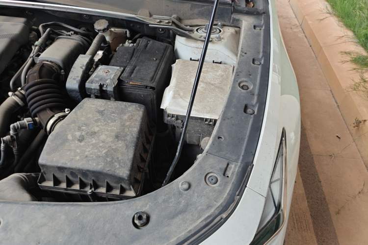 Used CHANGAN UNI-V 2022 1.5T Prestige Version Engine Bay Left