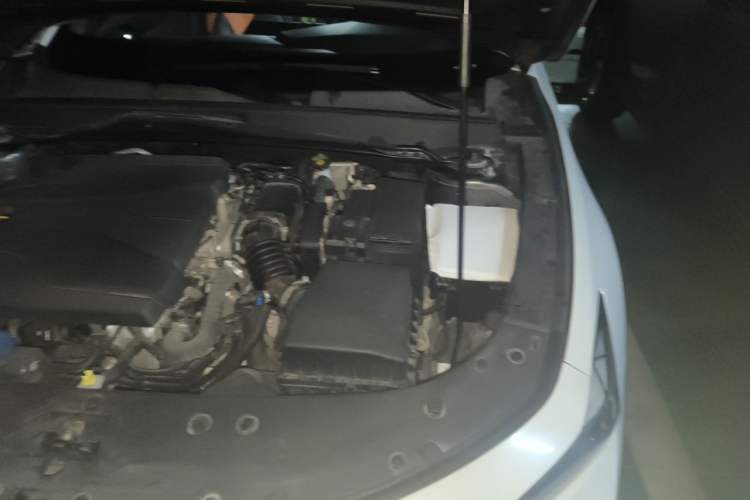 Used CHANGAN UNI-V 2022 1.5T Prestige Version Engine Bay Left