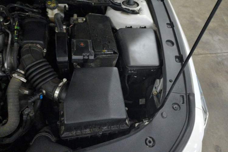 Used CHANGAN UNI-V 2022 1.5T Prestige Version Engine Bay Left