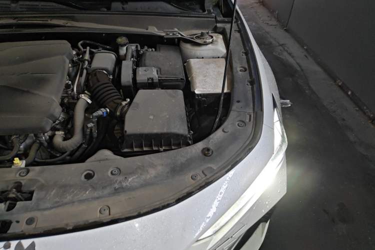 Used CHANGAN UNI-V 2022 1.5T Smart Navigation Version Engine Bay Left