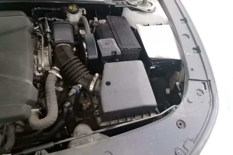 Used CHANGAN UNI-V 2022 1.5T Prestige Version Engine Bay Left