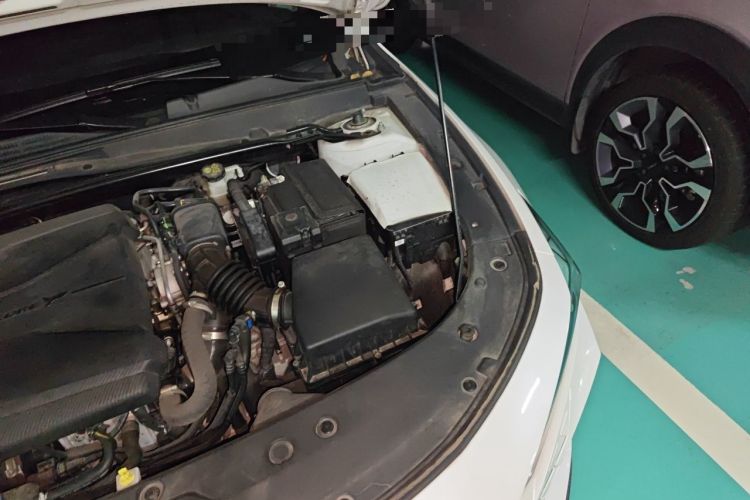 Used CHANGAN UNI-V 2022 1.5T Prestige Version Engine Bay Left
