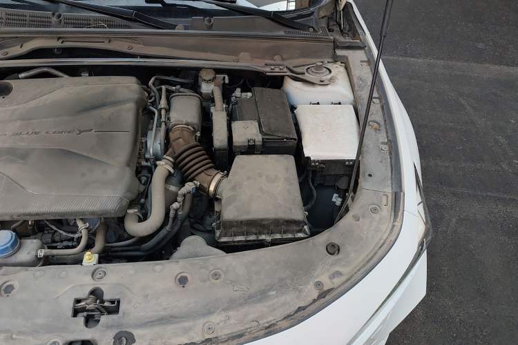 Used CHANGAN UNI-V 2022 1.5T Prestige Version Engine Bay Left