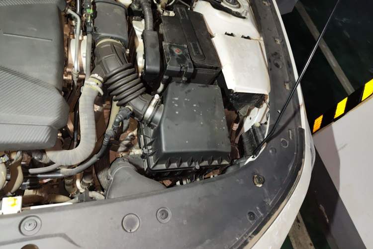 Used CHANGAN UNI-V 2022 1.5T Prestige Version Engine Bay Left