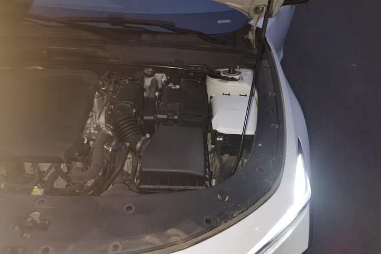 Used CHANGAN UNI-V 2022 1.5T Prestige Version Engine Bay Left