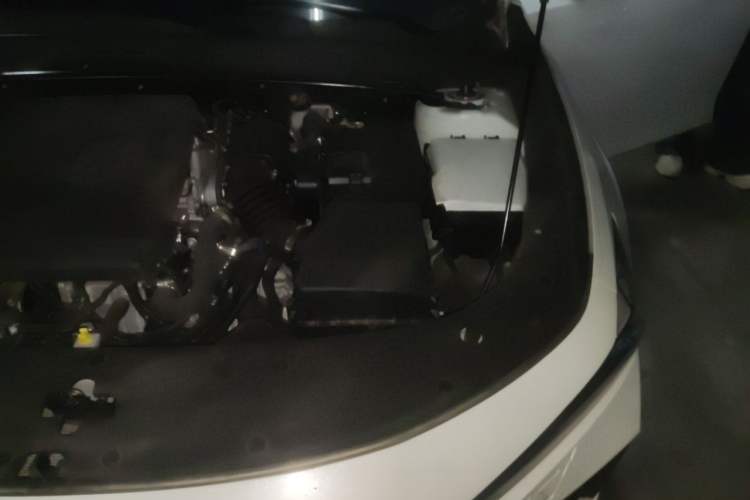 Used CHANGAN UNI-V 2022 1.5T Prestige Version Engine Bay Left