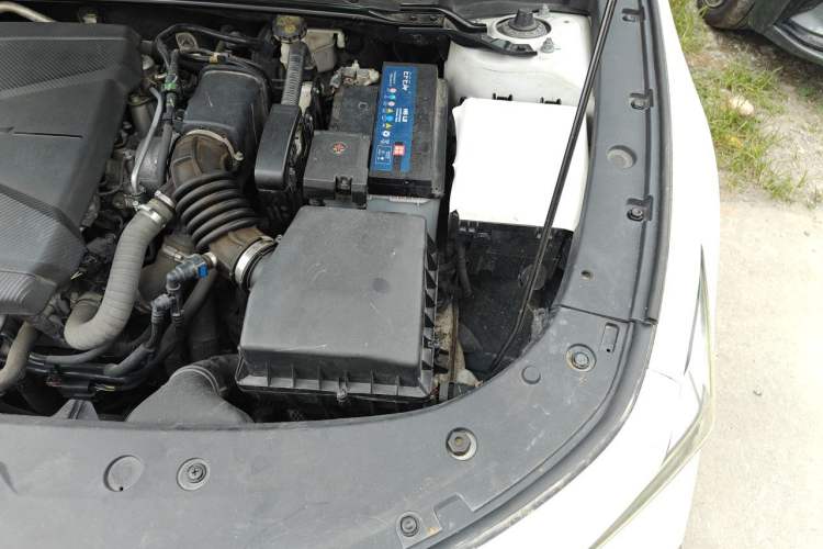 Used CHANGAN UNI-V 2022 1.5T Prestige Version Engine Bay Left