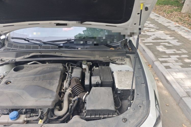 Used CHANGAN UNI-V 2022 1.5T Prestige Version Engine Bay Left
