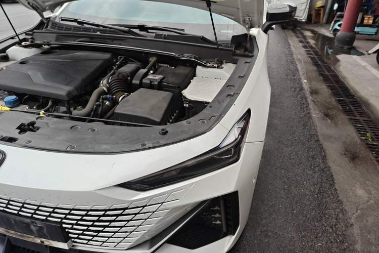 Used CHANGAN UNI-V 2022 1.5T Smart Navigation Version Engine Bay Left
