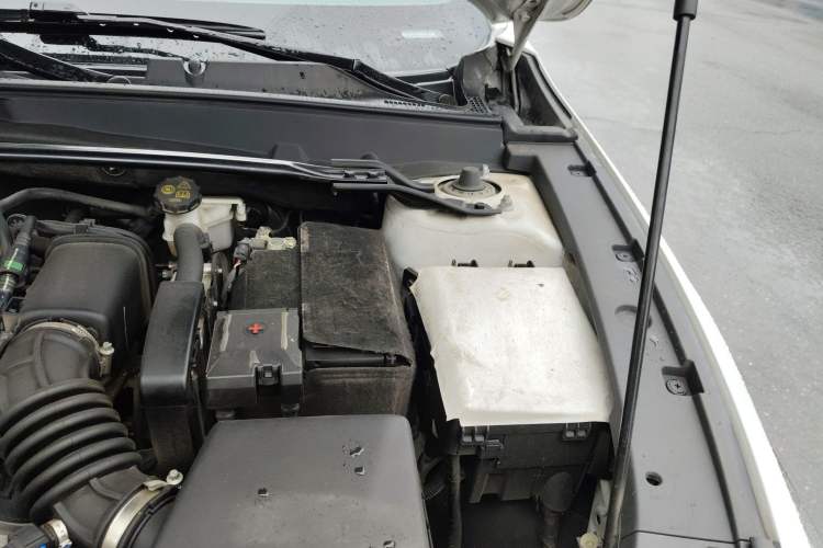 Used CHANGAN UNI-V 2022 1.5T Prestige Version Engine Bay Left