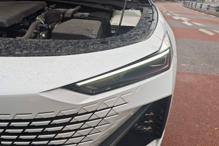 Used CHANGAN UNI-V 2022 1.5T Prestige Version Engine Bay Left