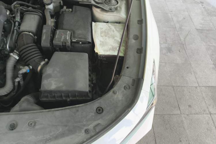 Used CHANGAN UNI-V 2022 1.5T Smart Navigation Version Engine Bay Left