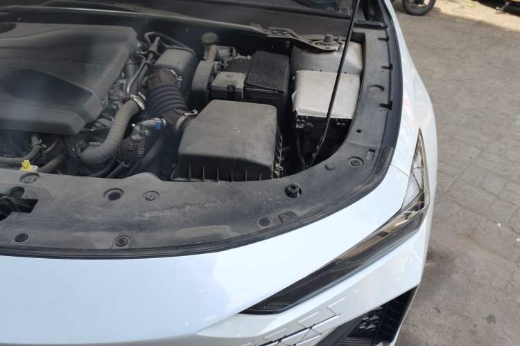 Used CHANGAN UNI-V 2022 1.5T Prestige Version Engine Bay Left