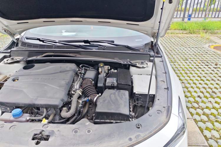 Used CHANGAN UNI-V 2022 1.5T Prestige Version Engine Bay Left