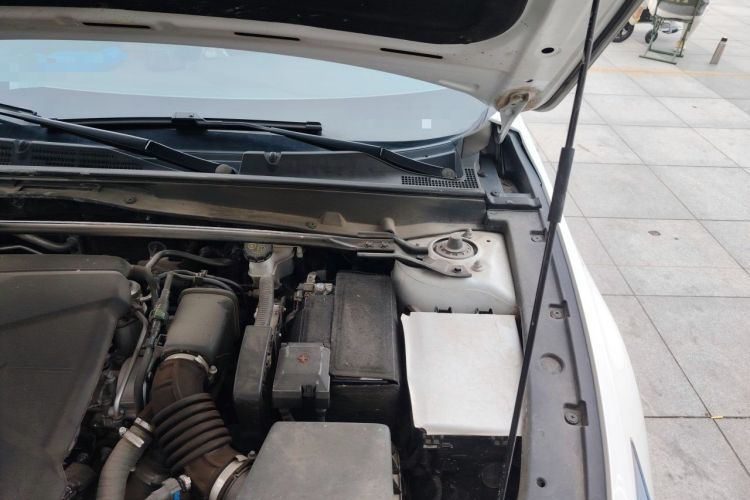 Used CHANGAN UNI-V 2022 1.5T Prestige Version Engine Bay Left