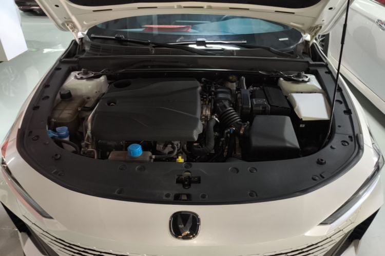 Used CHANGAN UNI-V 2022 1.5T Prestige Version Engine Bay