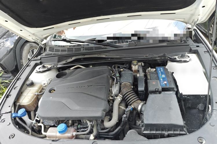 Used CHANGAN UNI-V 2022 1.5T Prestige Version Engine Bay