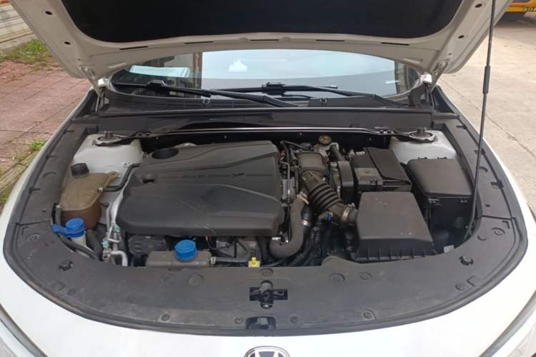 Used CHANGAN UNI-V 2022 1.5T Prestige Version Engine Bay