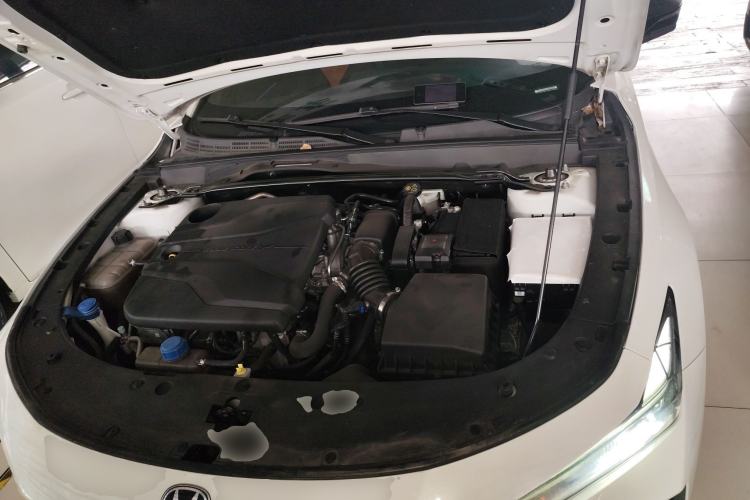 Used CHANGAN UNI-V 2022 1.5T Prestige Version Engine Bay