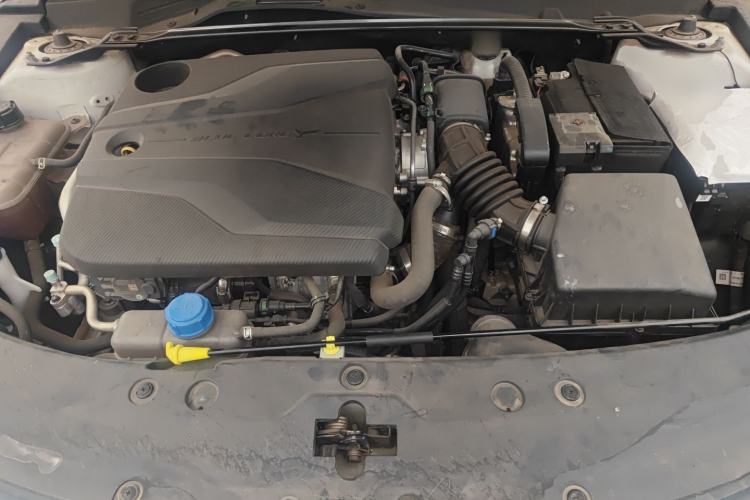 Used CHANGAN UNI-V 2022 1.5T Prestige Version Engine Bay