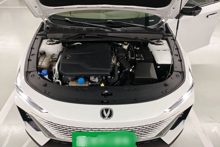 Used CHANGAN UNI-V 2022 1.5T Prestige Version Engine Bay