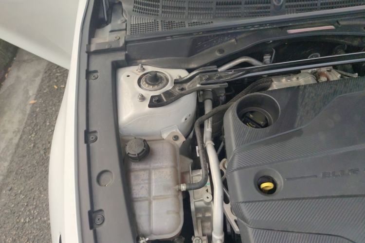 Used CHANGAN UNI-V 2022 1.5T Prestige Version Engine Bay Right