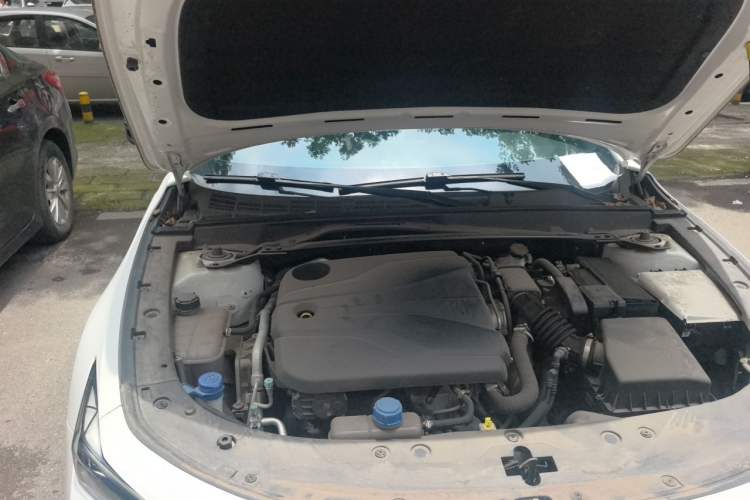 Used CHANGAN UNI-V 2022 1.5T Prestige Version Engine Bay Right
