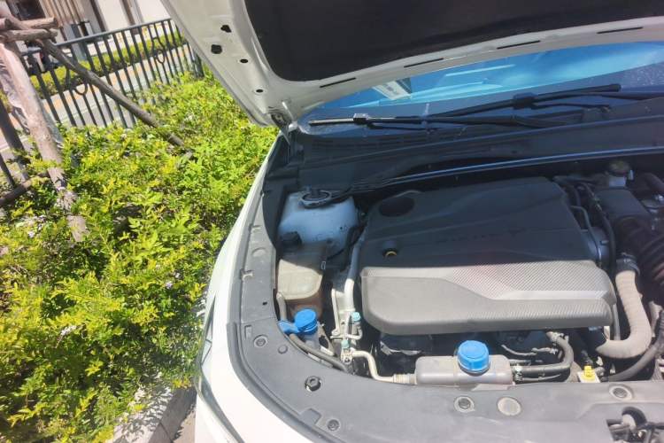 Used CHANGAN UNI-V 2022 1.5T Prestige Version Engine Bay Right