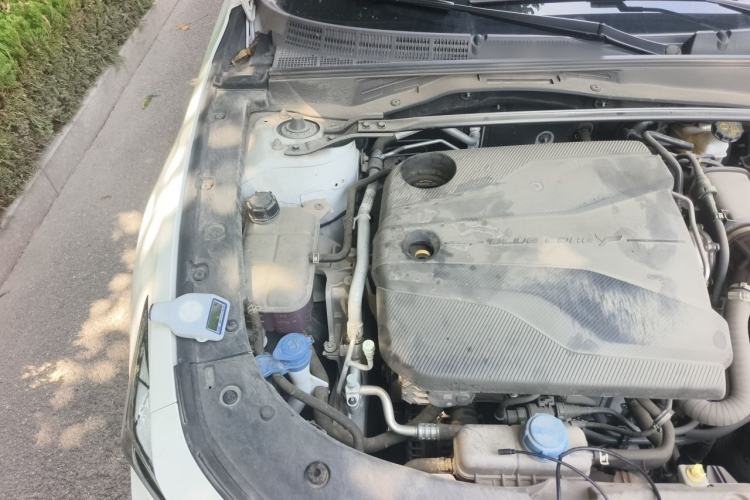 Used CHANGAN UNI-V 2022 1.5T Prestige Version Engine Bay Right