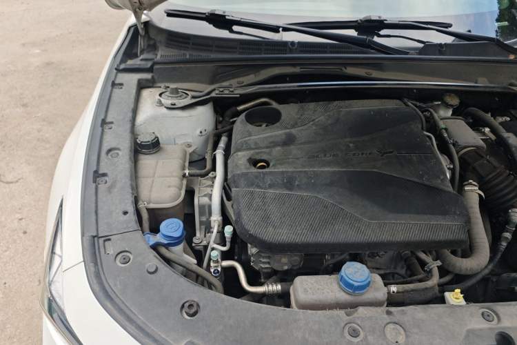 Used CHANGAN UNI-V 2022 1.5T Prestige Version Engine Bay Right