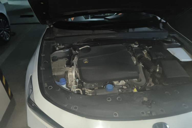 Used CHANGAN UNI-V 2022 1.5T Prestige Version Engine Bay Right