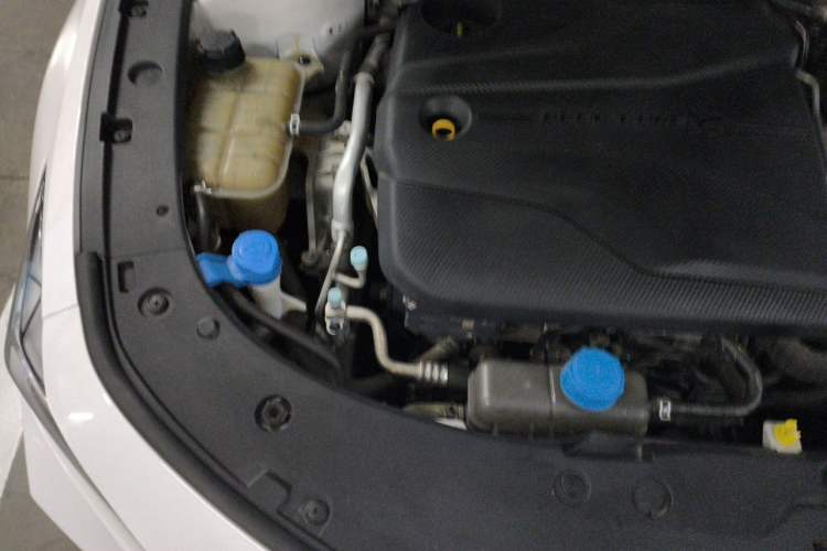 Used CHANGAN UNI-V 2022 1.5T Prestige Version Engine Bay Right
