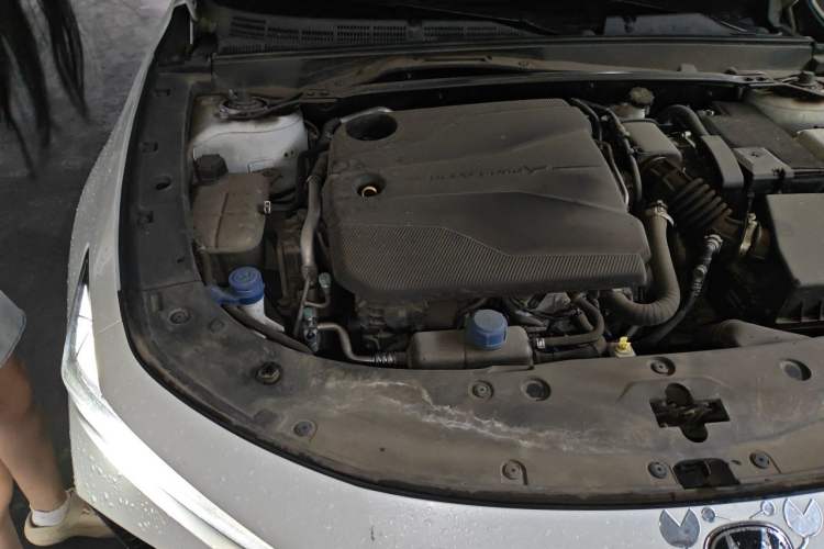 Used CHANGAN UNI-V 2022 1.5T Smart Navigation Version Engine Bay Right