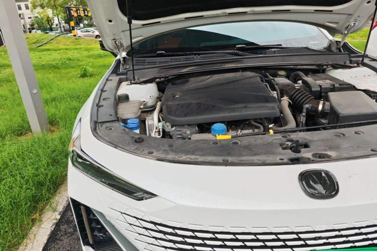 Used CHANGAN UNI-V 2022 1.5T Smart Navigation Version Engine Bay Right