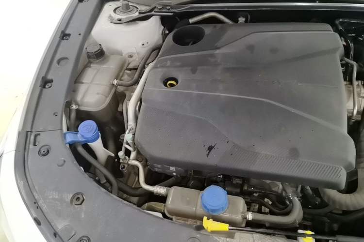 Used CHANGAN UNI-V 2022 1.5T Prestige Version Engine Bay Right
