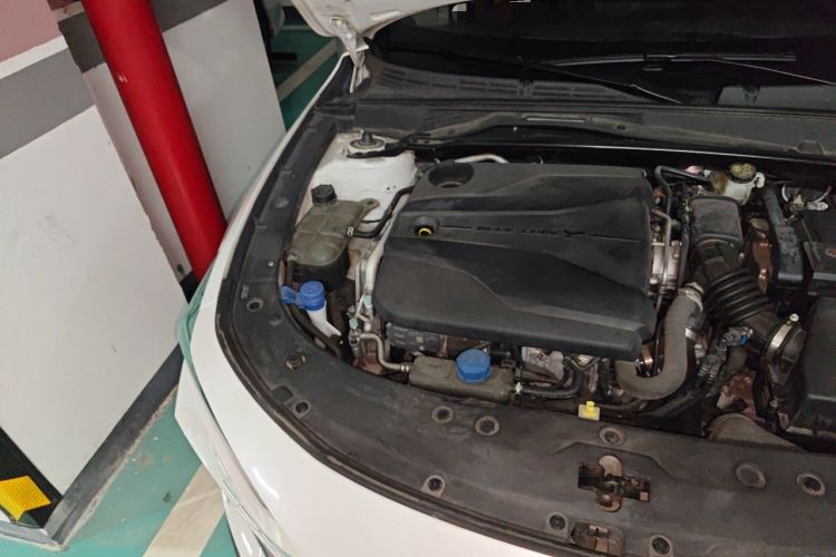 Used CHANGAN UNI-V 2022 1.5T Prestige Version Engine Bay Right