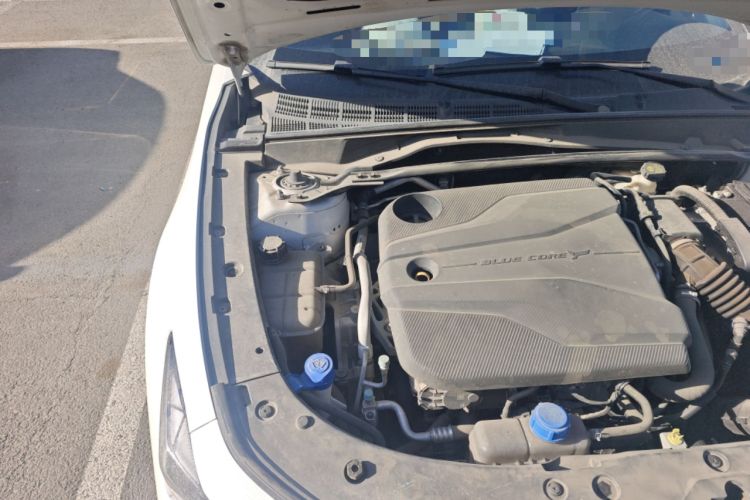 Used CHANGAN UNI-V 2022 1.5T Prestige Version Engine Bay Right