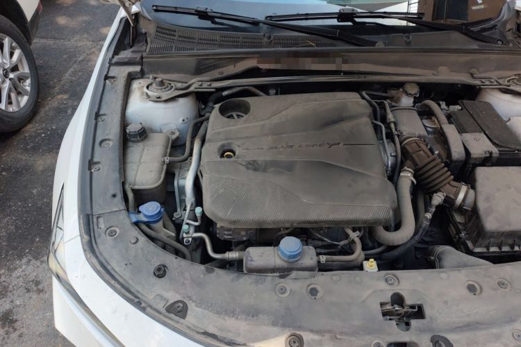 Used CHANGAN UNI-V 2022 1.5T Prestige Version Engine Bay Right