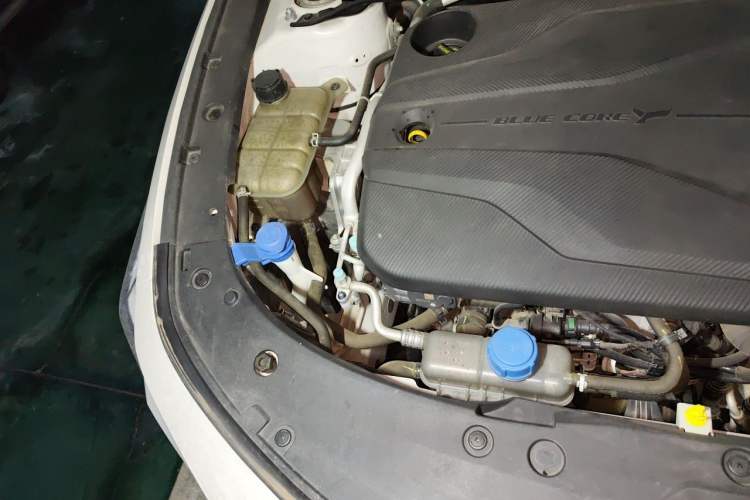 Used CHANGAN UNI-V 2022 1.5T Prestige Version Engine Bay Right